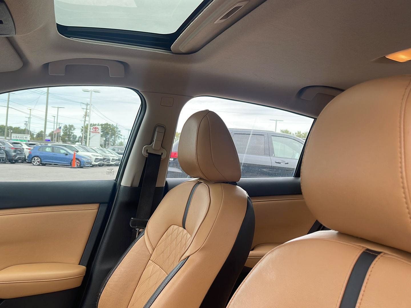 Used 2020 Nissan Sentra SV w/ SV Premium Package FWD image 8