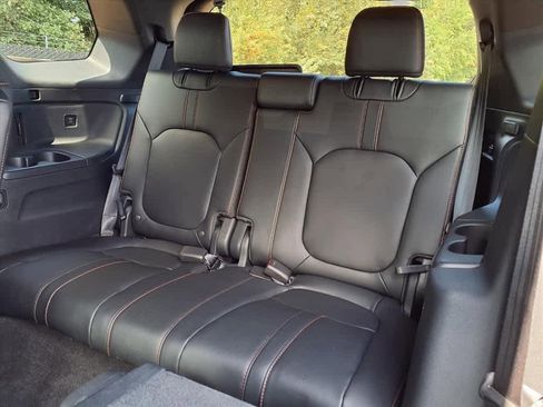 Used 2025 Honda Pilot TrailSport image 10