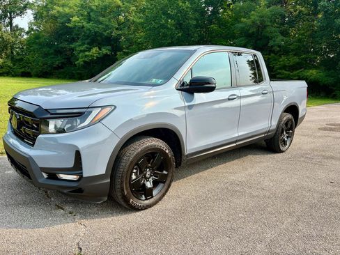 Used 2025 Honda Ridgeline Black Edition image 3