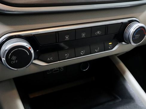 Used 2025 Nissan Altima 2.5 SV image 30