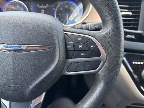 Used 2021 Chrysler Voyager Lxi FWD image 29