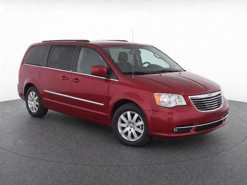 Used 2015 Chrysler Town & Country Touring FWD image 2