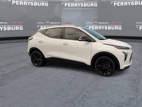 Used 2023 Chevrolet Bolt EUV LT w/ Convenience Package FWD image 9