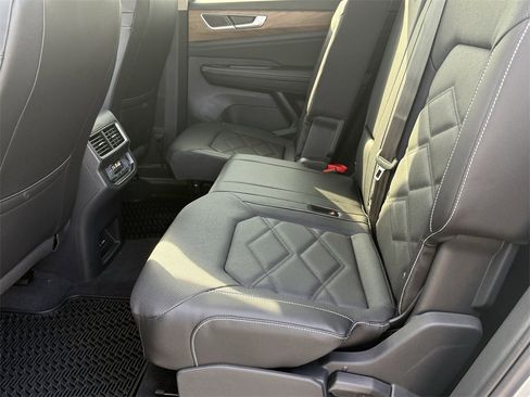 New 2026 Volkswagen Atlas SE image 23