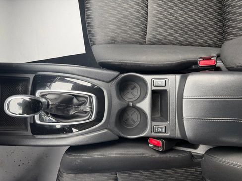 Used 2020 Nissan Rogue SV image 31