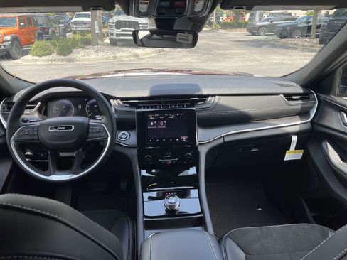 New 2025 Jeep Grand Cherokee L Altitude image 61