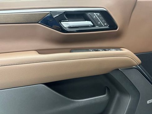 New 2026 Chevrolet Suburban High Country AWD/4WD image 9