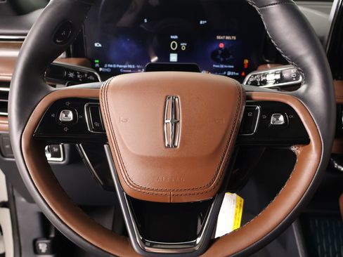 Used 2026 Lincoln Aviator Reserve AWD/4WD image 3