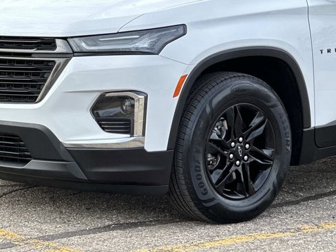 Used 2023 Chevrolet Traverse LT image 9