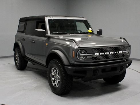 Certified 2024 Ford Bronco Badlands AWD/4WD image 1