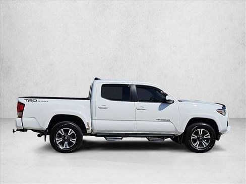 Used 2016 Toyota Tacoma TRD Sport w/ Towing Package image 4