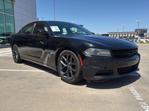 Used 2021 Dodge Charger SXT w/ Blacktop Package RWD image 4