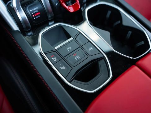 Used 2021 Lamborghini Urus AWD/4WD image 46