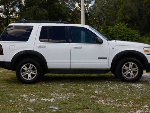 Used 2007 Ford Explorer XLT AWD/4WD image 13