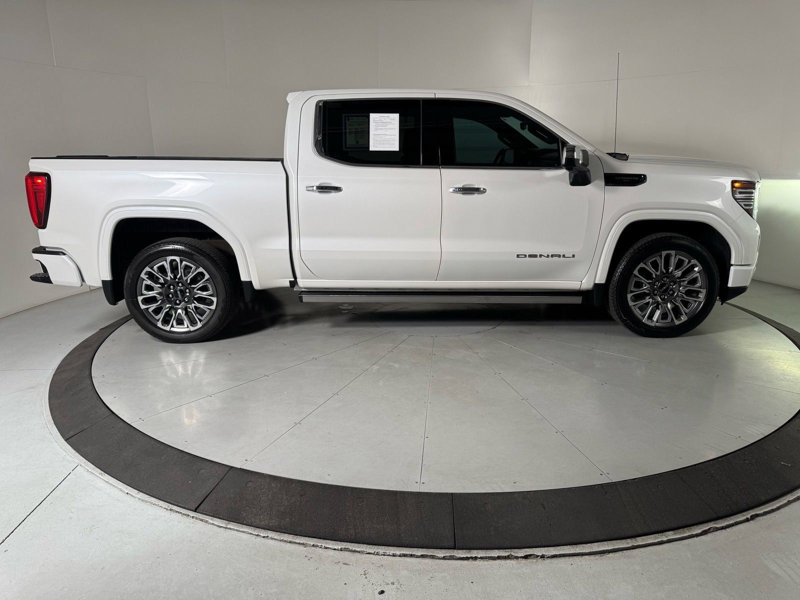 Used 2024 GMC Sierra 1500 Denali Ultimate AWD/4WD image 6