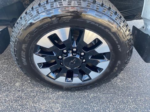 Used 2020 Chevrolet Silverado 2500 Custom w/ Custom Value Package image 37