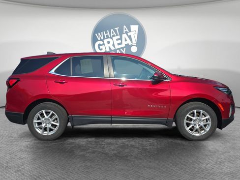 Used 2024 Chevrolet Equinox LT AWD/4WD image 2