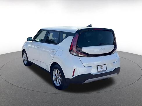 Used 2025 Kia Soul LX w/ LX Technology Package FWD image 10