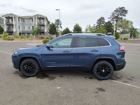 Used 2021 Jeep Cherokee Latitude Plus AWD/4WD image 6