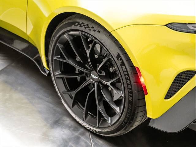 Used 2025 Aston Martin V8 Vantage Coupe RWD image 8