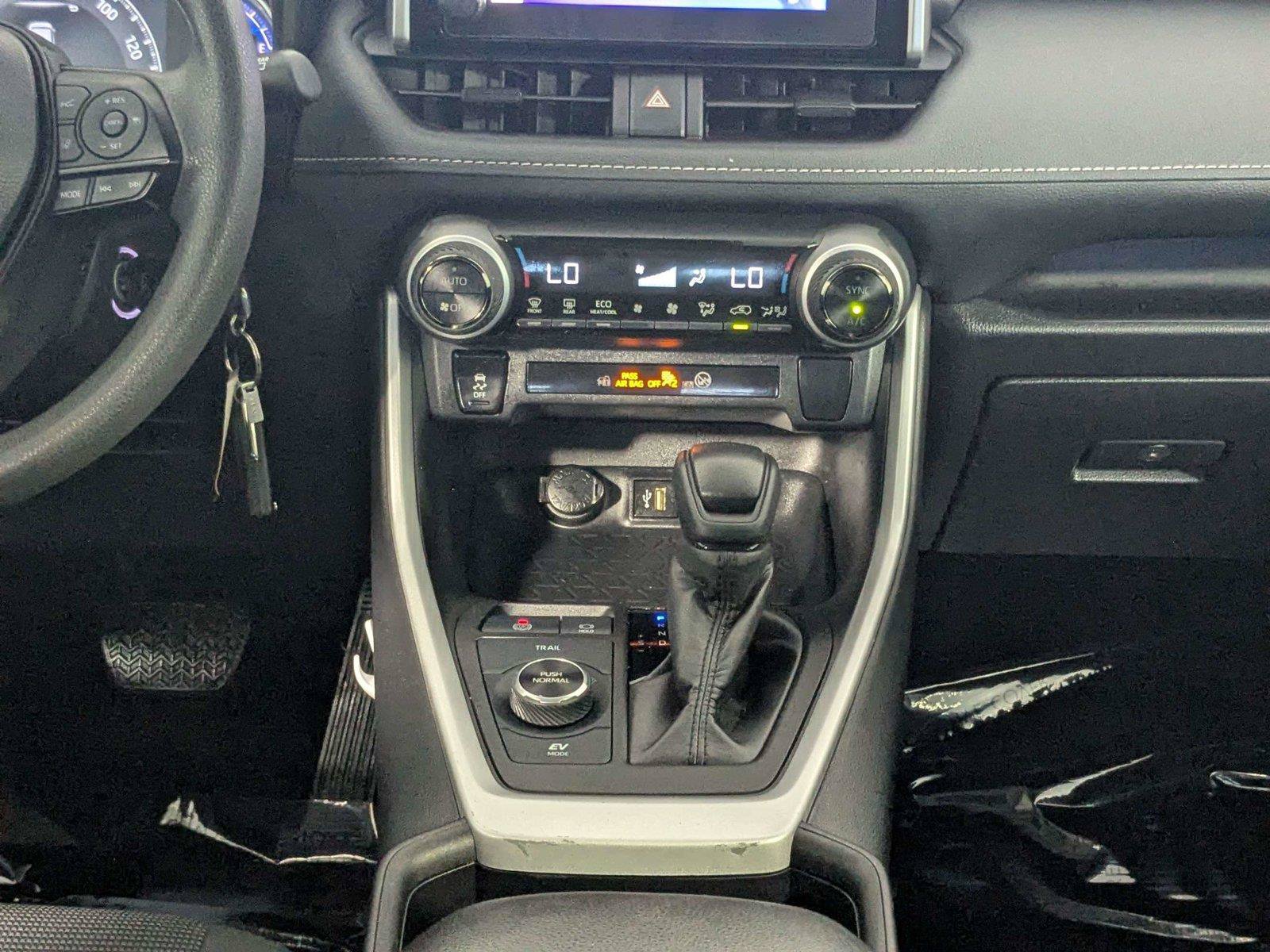 Certified 2024 Toyota RAV4 LE AWD/4WD image 40