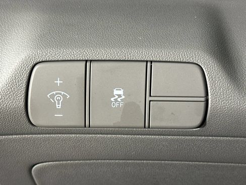 Used 2025 Hyundai Elantra SEL FWD image 22