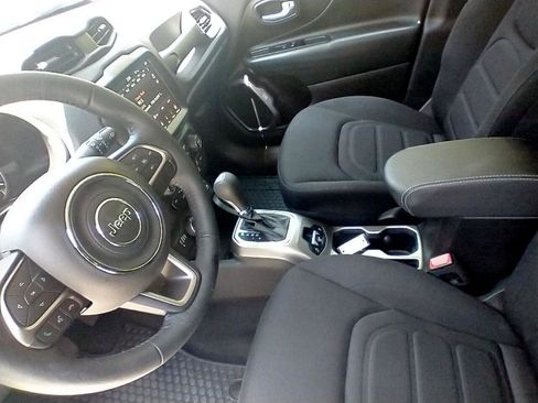 Used 2022 Jeep Renegade Latitude w/ Convenience Group image 19