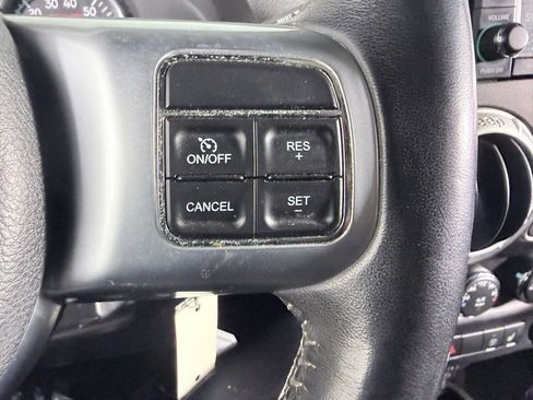 Used 2016 Jeep Wrangler Unlimited Rubicon image 14