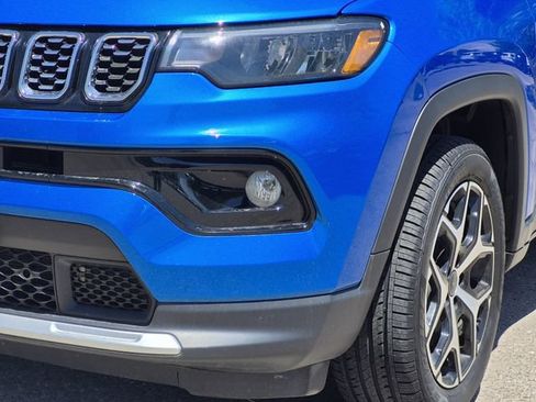 Used 2025 Jeep Compass Limited AWD/4WD image 5