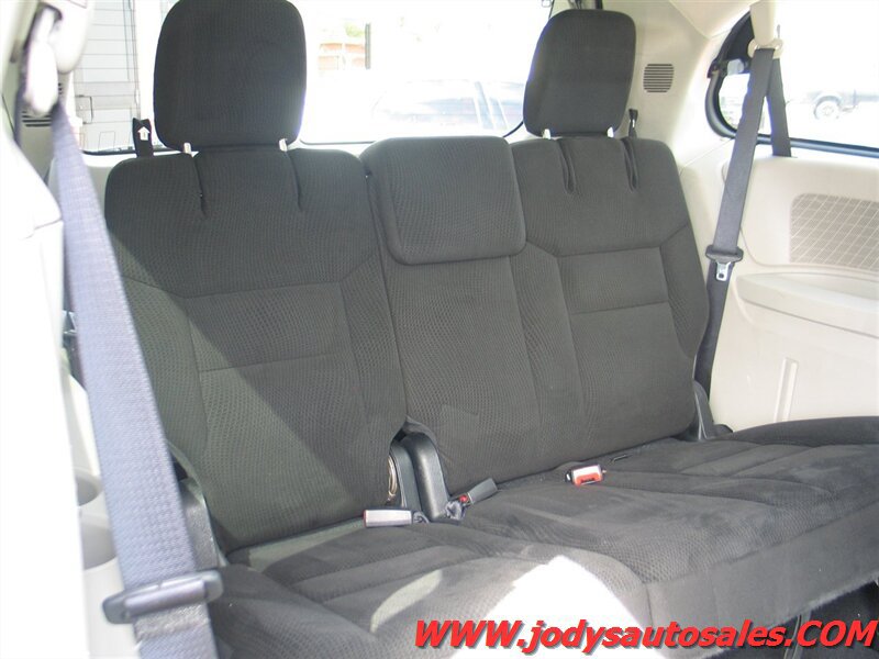 Used 2016 Dodge Grand Caravan SXT w/ Rear Park Assist Package FWD image 24