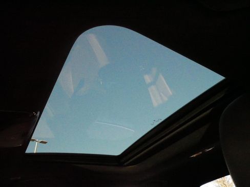 Used 2023 BMW 330i xDrive Sedan w/ Premium Package image 31