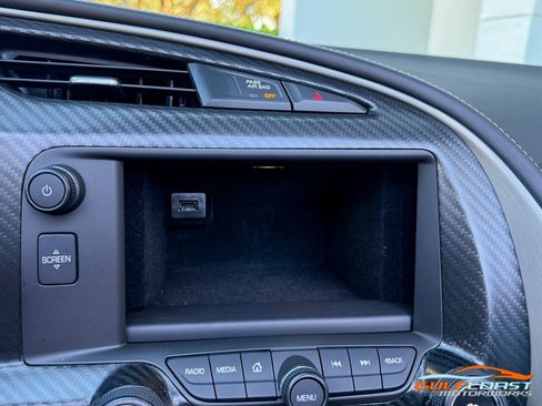 Used 2015 Chevrolet Corvette Z06 w/ 3LZ Preferred Equipment Group image 18