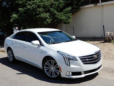 Used 2019 Cadillac XTS Luxury FWD image 3