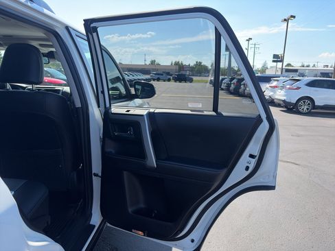 Used 2023 Toyota 4Runner SR5 Premium w/ Moonroof Package AWD/4WD image 16