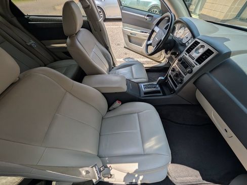 Used 2006 Chrysler 300 Touring w/ Comfort/Convenience Group RWD image 25