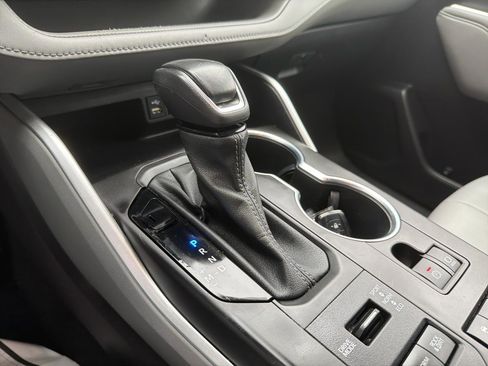 Used 2022 Toyota Highlander XLE image 26