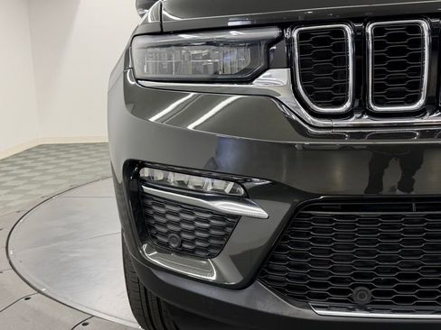 Used 2023 Jeep Grand Cherokee Limited w/ Luxury Tech Group II image 7