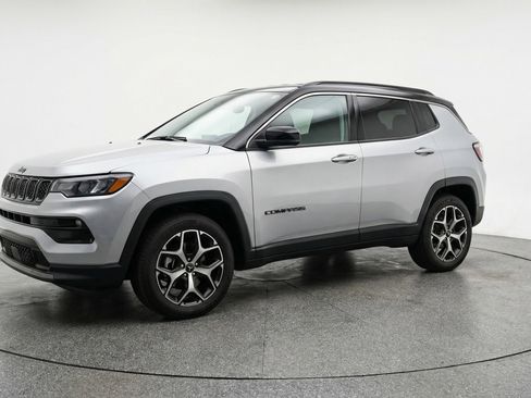 Used 2025 Jeep Compass Limited AWD/4WD image 3