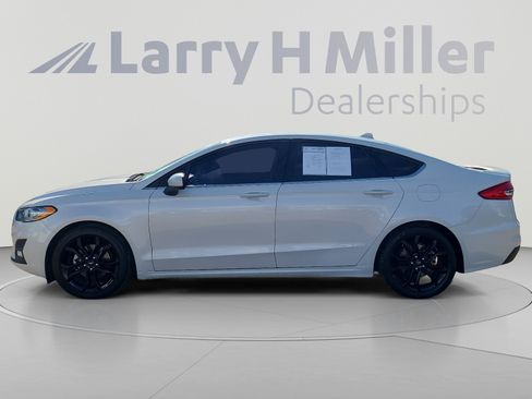 Used 2020 Ford Fusion SE w/ Equipment Group 151A FWD image 2