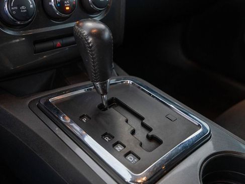 Used 2014 Dodge Challenger SXT RWD image 16