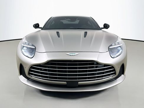 Used 2024 Aston Martin DB12 Coupe RWD image 2