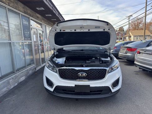Used 2016 Kia Sorento FWD image 8