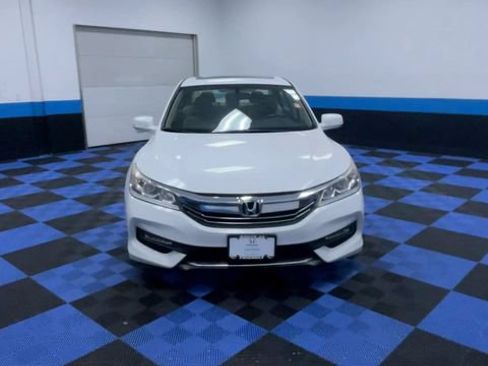 Used 2017 Honda Accord EX-L image 3