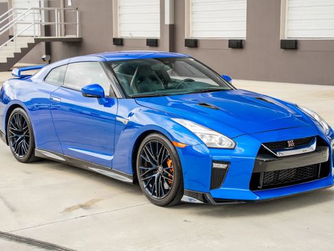 Used 2020 Nissan GT-R Premium image 9