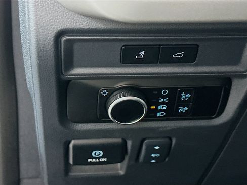 Used 2024 Ford Expedition XLT image 17