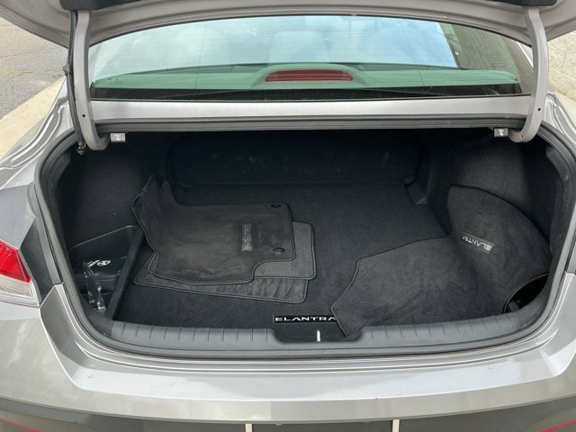 Used 2024 Hyundai Elantra SE FWD image 29