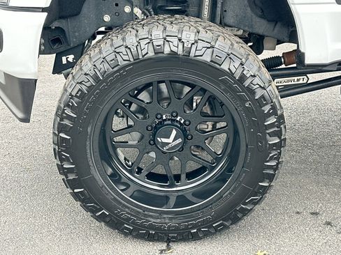 Used 2024 Ford F250 Lariat w/ Black Appearance Package image 12