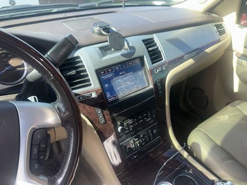 Used 2014 Cadillac Escalade ESV Luxury image 9