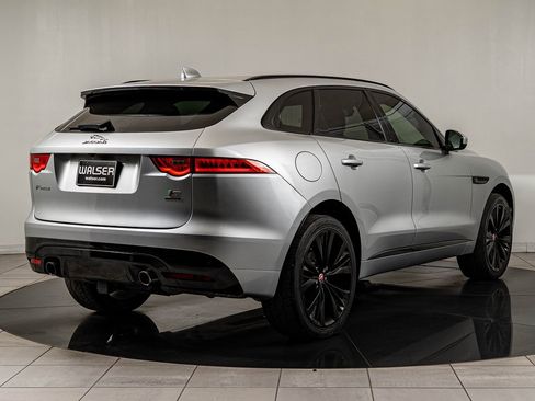 Used 2017 Jaguar F-PACE S image 11