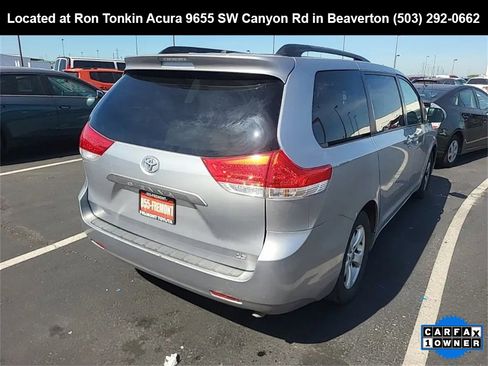Used 2014 Toyota Sienna LE image 6